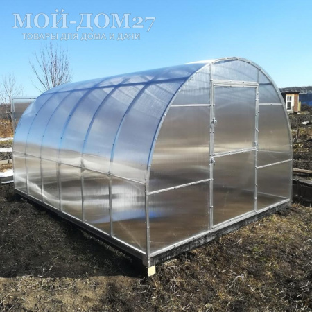 Теплица Крепче Усиленная 4 метра с поликарбонатом | Мой-Дом27 | Каркас изготовлен из оцинкованной замкнутой трубы 30*20 мм.<br>
 Ширина - 3&nbsp;метра. Высота - 2,1 метра. Длина 4 метра.&nbsp;<br>
 Выдерживаемая снеговая нагрузка - 230 кг/м2. Выдерживаемая ветровая нагрузка - до 28 м/с.<br>
 <b>ЦЕЛЬНОСВАРНЫЕ ТОРЦЫ и ДУГИ. Расстояние между дугами 0,65&nbsp;метра.</b><br>
 Толщина металла дуг 1&nbsp;мм. Ширина двери 0,96 метра.<br>